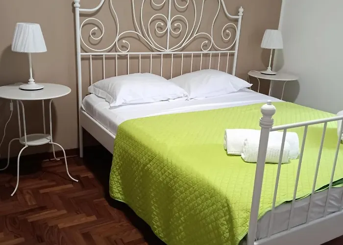 Pensión A I R House