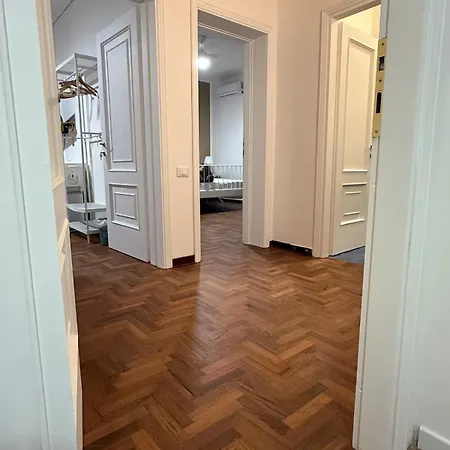 A I R House Гостьовий будинок