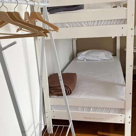 A I R House * Sorrento