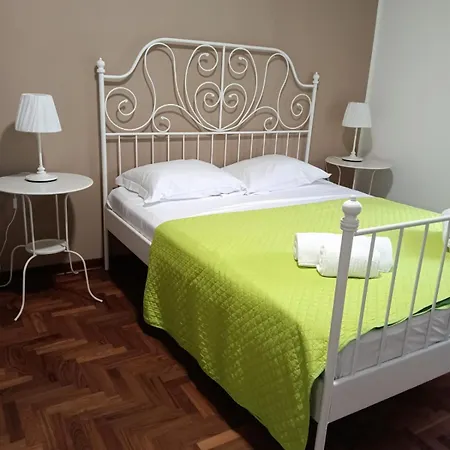 Guest house A I R House